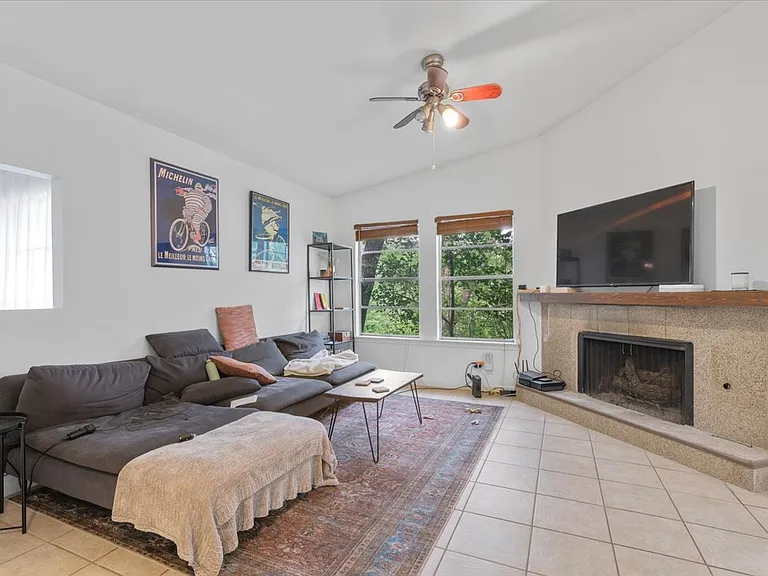 6307 Shadow Valley Dr #B — Photo 2