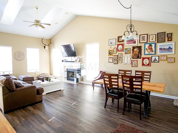 4th image of 250 Daventry Ct