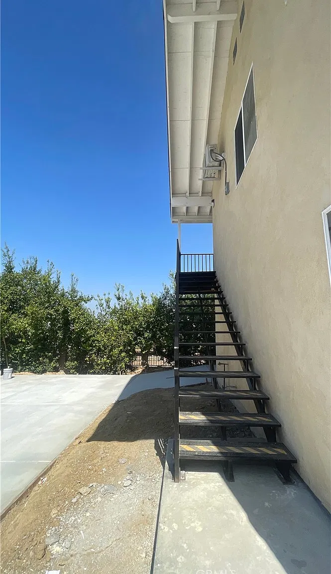 3 bed, 3.0 bath, 1200 sqft, $3,400 — Photo 4