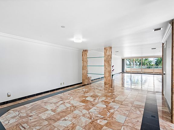 5th image of 529 S Flagler Dr #Townhouse