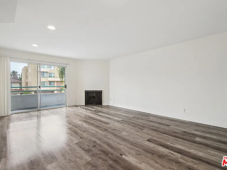 870 Crenshaw Blvd #202 — Photo 2