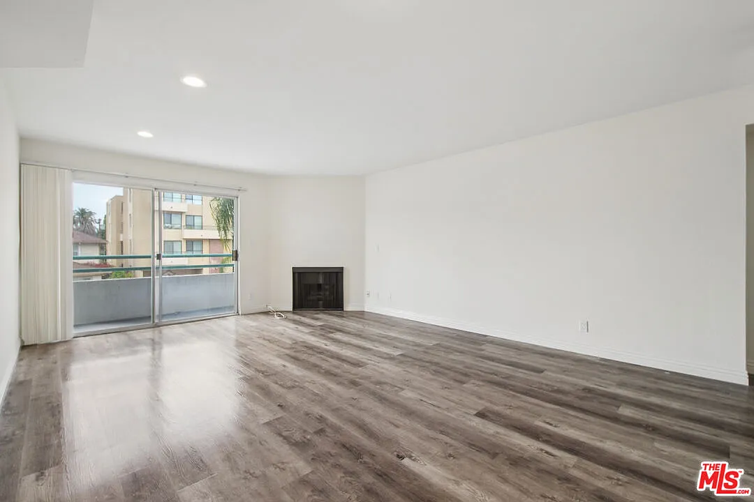 Building Photo - 870 Crenshaw Blvd #202