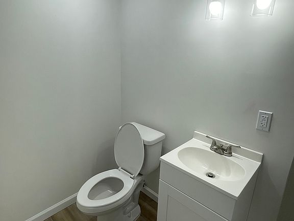 2nd image of 103 N Cowart Ave #B