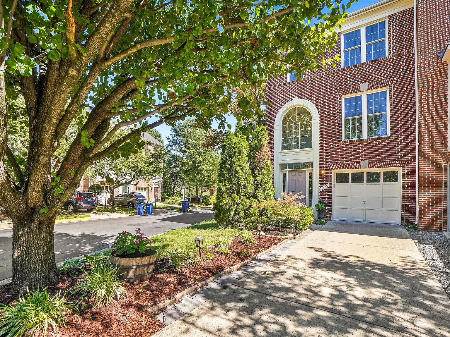 3 bed, 1886 sqft, $3,850 — Photo 4