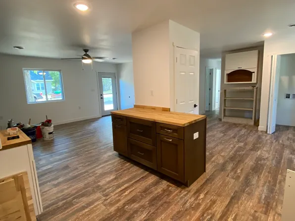 406 Gray St, Dowagiac, MI 49047