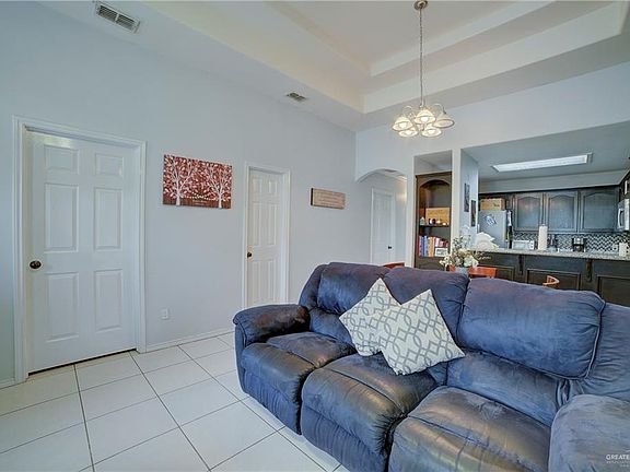 3rd image of 400 S Palm Dr