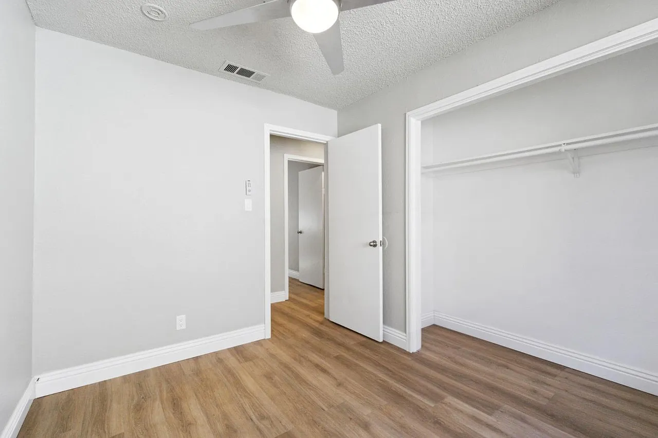329 N Diana St #102 photo 1