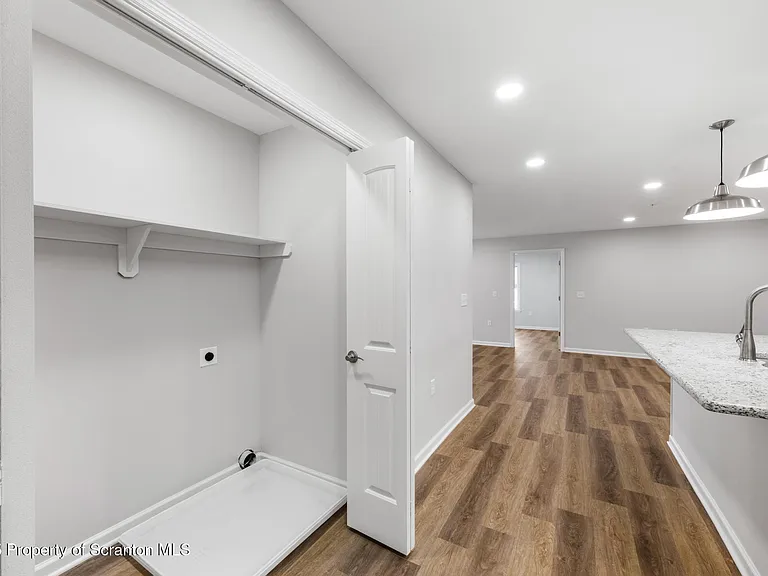 25-36 Zackery Way — Photo 18