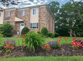 11 Townhouse Dr, Massapequa Park, NY 11762