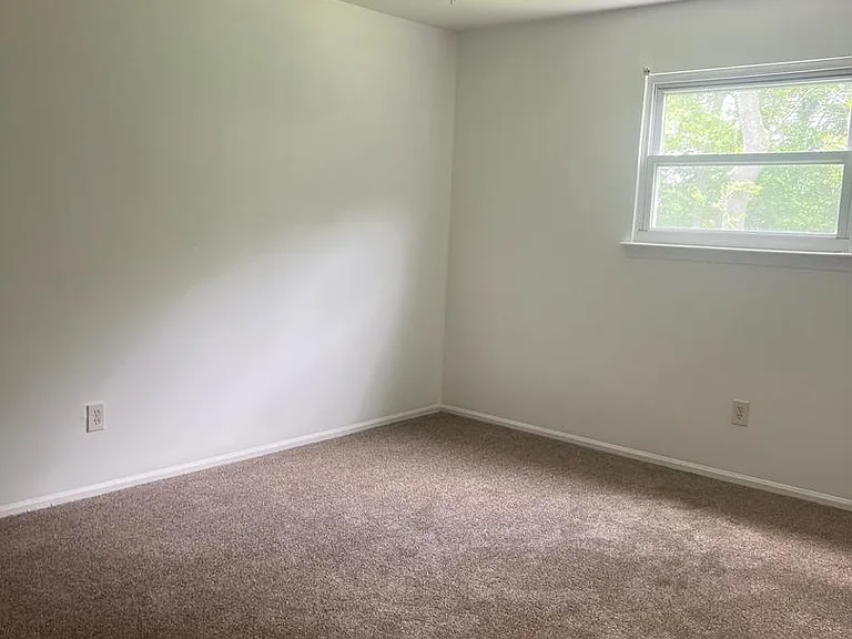 521 Corinthian Ave — Photo 9