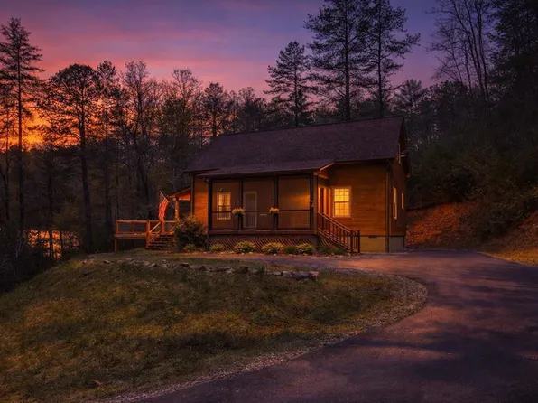 138 Hubbell Lane, Robbinsville, NC 28771