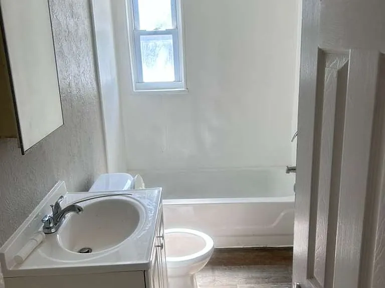 738 Adams St — Photo 9