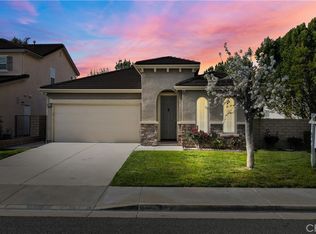 19743 Edmonds Pl, Saugus, CA 91350