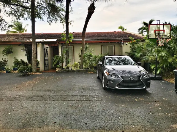 7001 Loch Isle Dr S, Miami Lakes, FL 33014