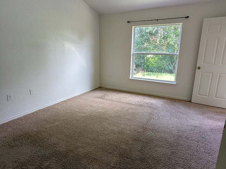 1040 Gary Dr — Photo 15