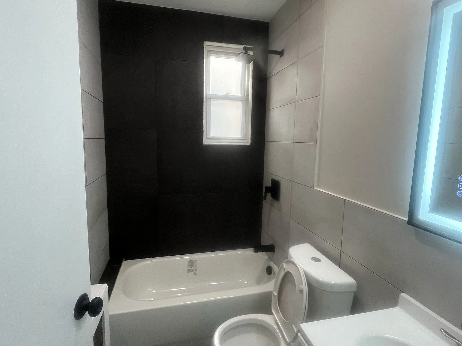 1 bed, 650 sqft, $1,800 — Photo 4