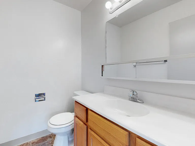 The 4220 Grand Apartments — Photo 23
