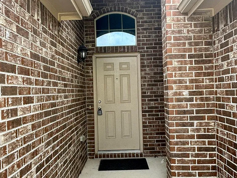 151 Creekview Dr — Photo 4