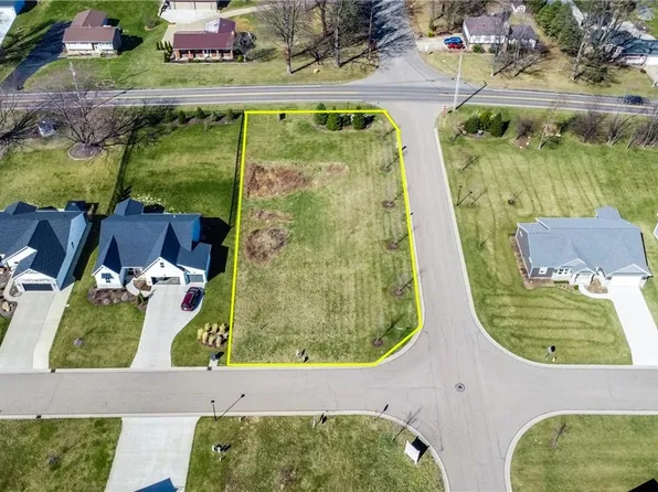 5677 Shadow Ridge Cir NW, North Canton, OH 44720