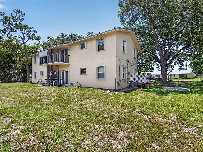 708 SW Gardens Blvd — Photo 35