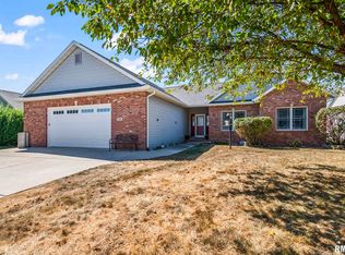 1725 Tracey Ln, Chatham, IL 62629