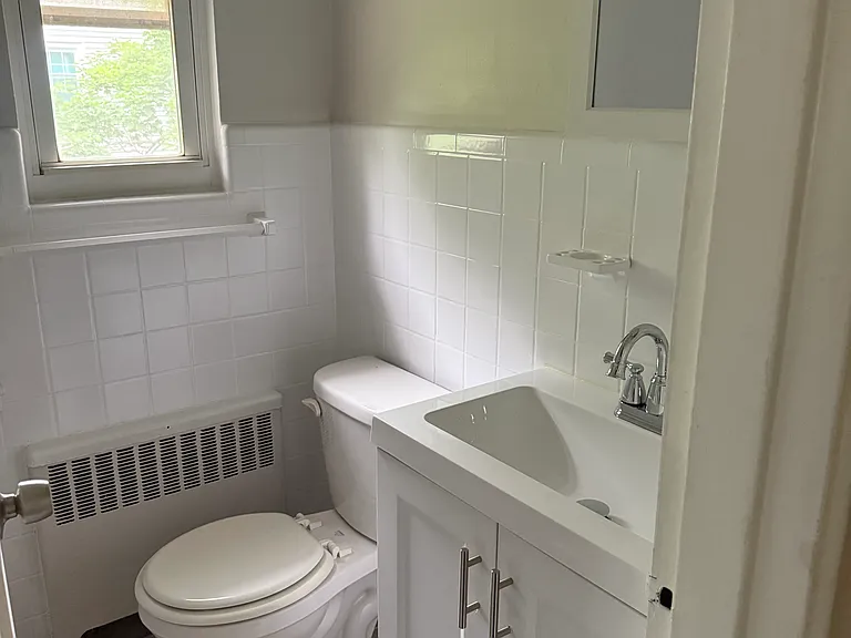 200 Broad Ave #3B — Photo 7