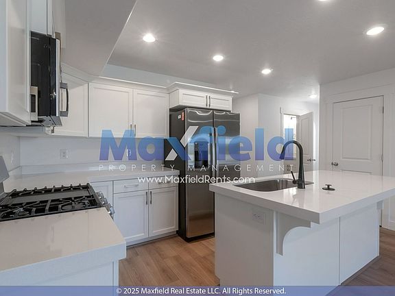 3rd image of 1382 Meadow Ln
