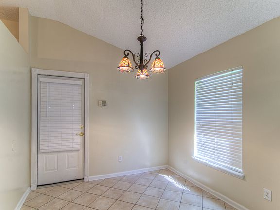 5th image of 1588 Glen View St