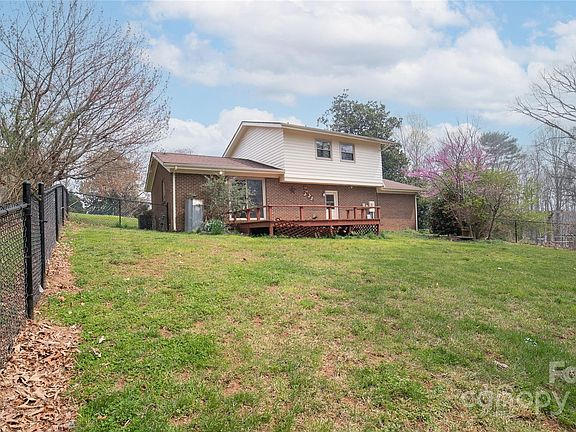4th image of 104 Northwood Ct
