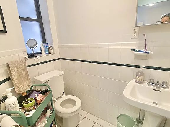 5th image of 338 E 65th St APT 6