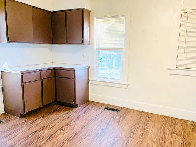 2 bed, 950 sqft, $1,075 — Photo 2