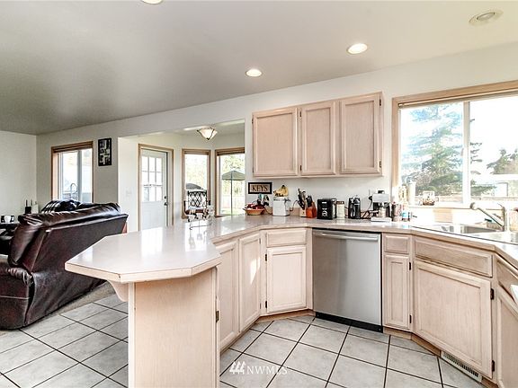 5th image of 10208 151st Avenue Ct E