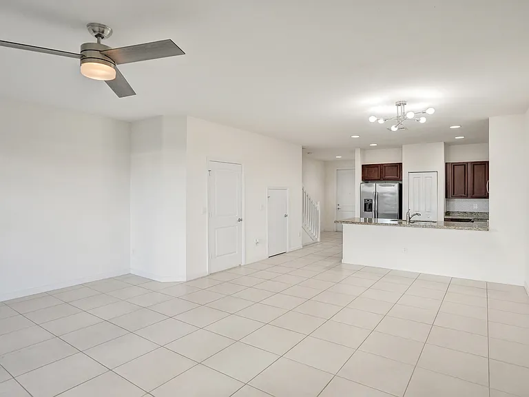 4234 N Dixie Hwy #122 — Photo 9