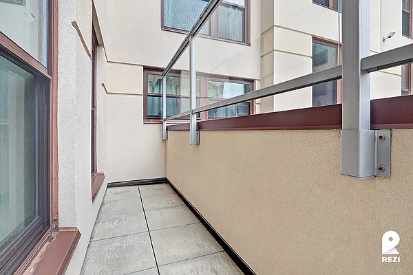 Rented by REZI | media 40