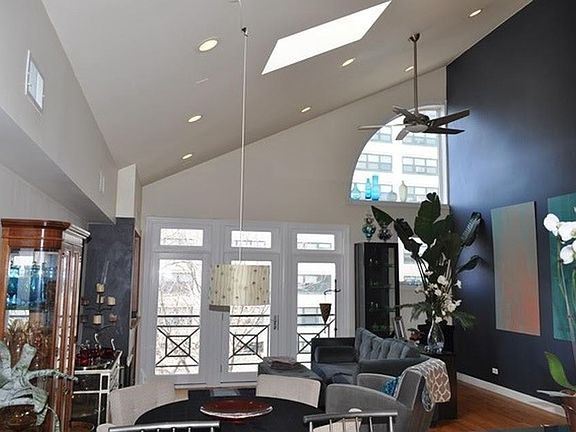 2nd image of 4847 N Winthrop Ave #G