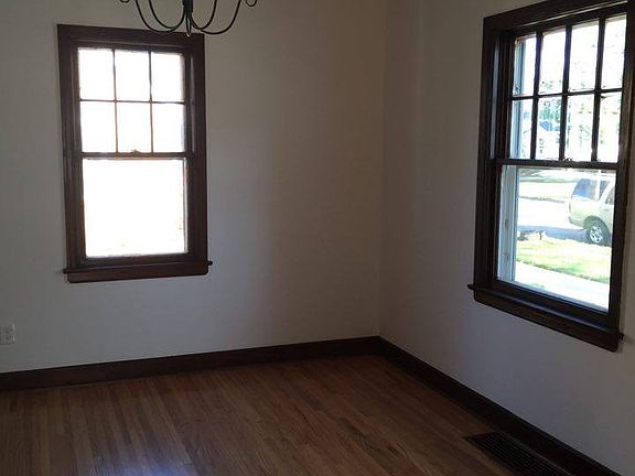 5th image of 1321 Josephine St