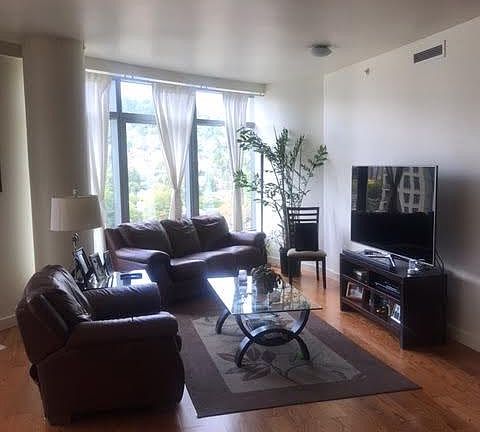 Spacious living room