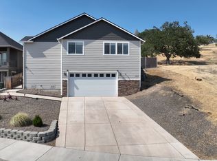 1019 Azure Way, Eagle Pt, OR 97524