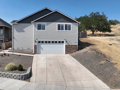 1019 Azure Way, Eagle Pt, OR, 97524