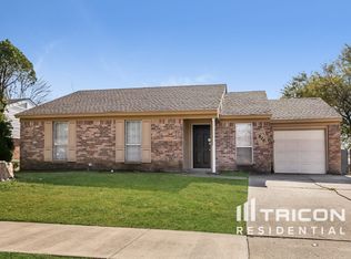 820 Annapolis Dr, Arlington, TX 76017