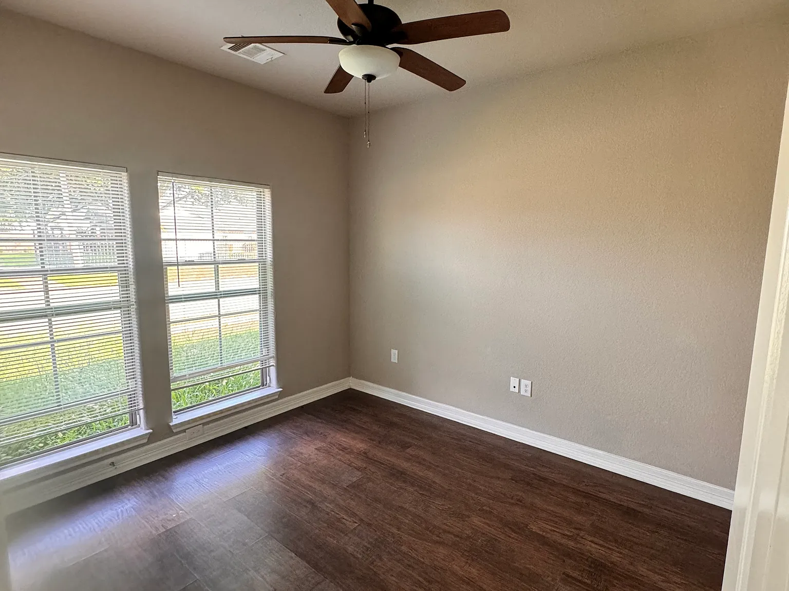 2 bed, 1000 sqft, $1,500 — Photo 2