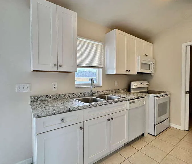 4421 25th St SW — Photo 9