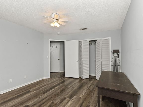 4th image of 1009 Stonegate Dr APT A