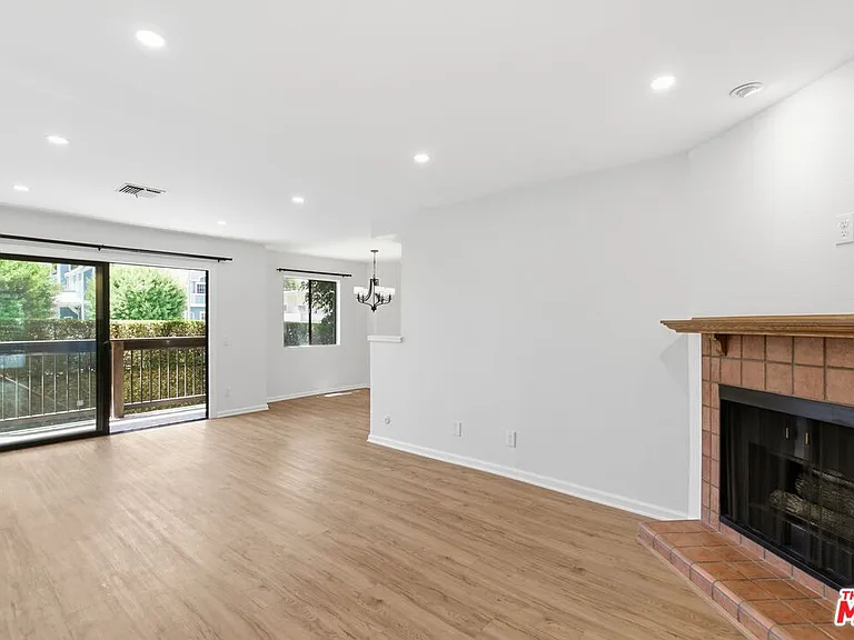 13025 W Moorpark St #101 — Photo 7