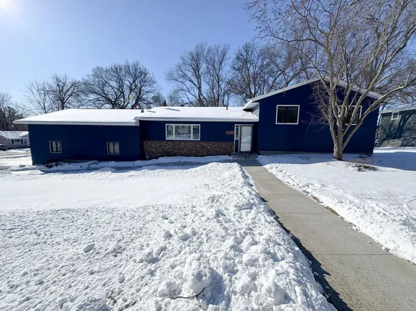 336 E Cherry Ave, Fergus Falls, MN 56537