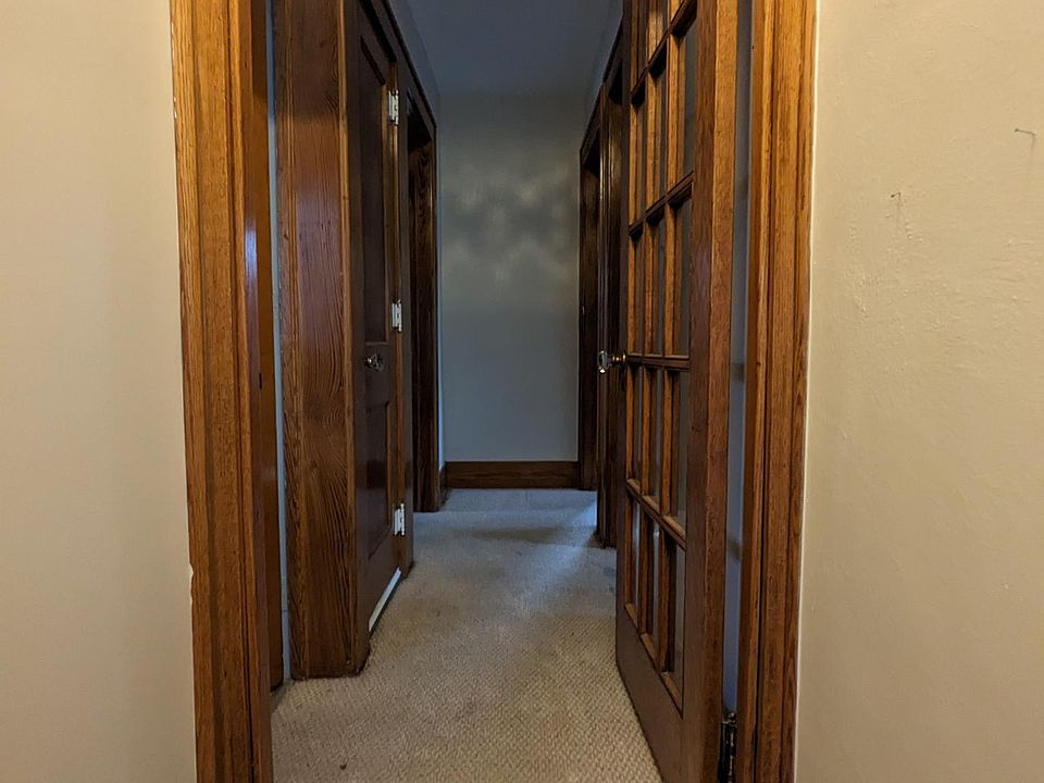 1st image of 225 N Clemens Ave