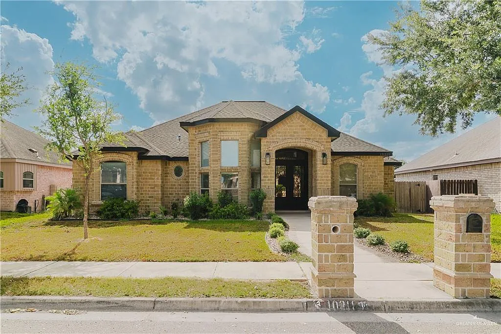 3 bed, 2.5 bath, 2300 sqft, $2,500 — Photo 3