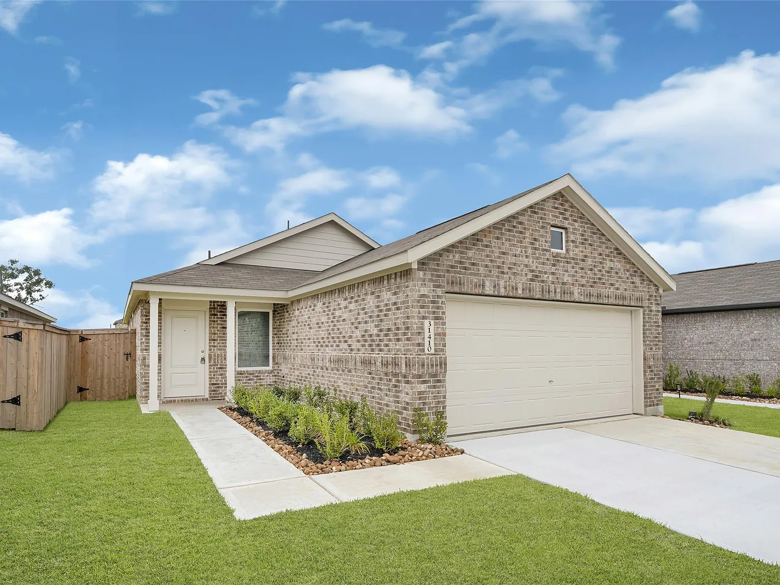 3 bed, 2.0 bath, 1311 sqft, $1,600 — Photo 2