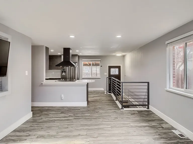 1178 Alton St — Photo 3