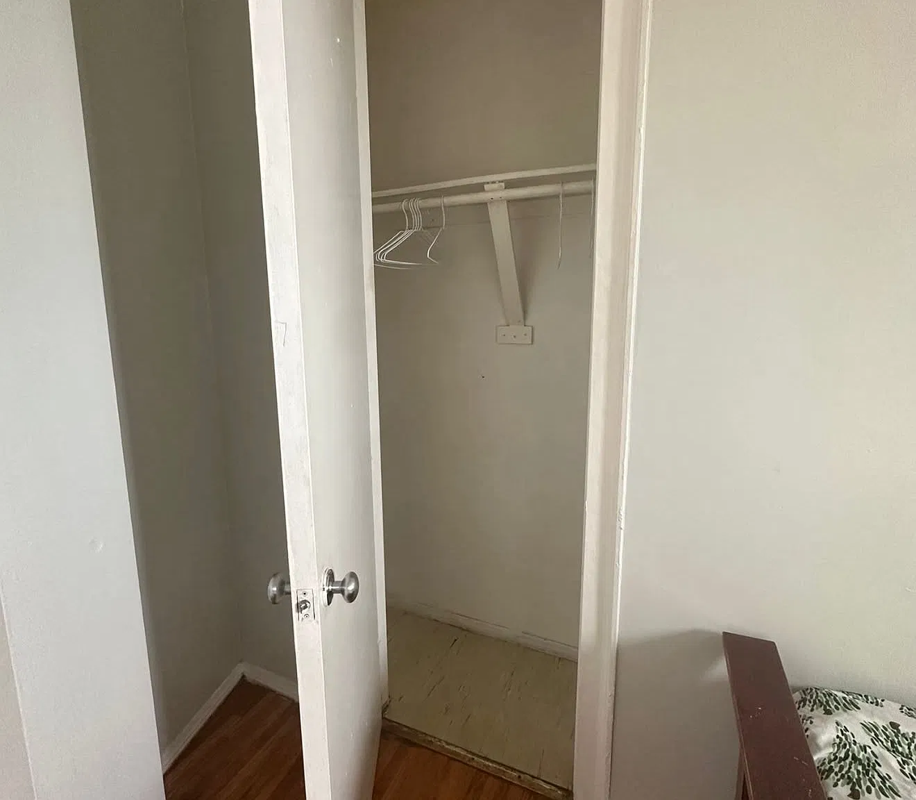 3 bed, $1,200 — Photo 2
